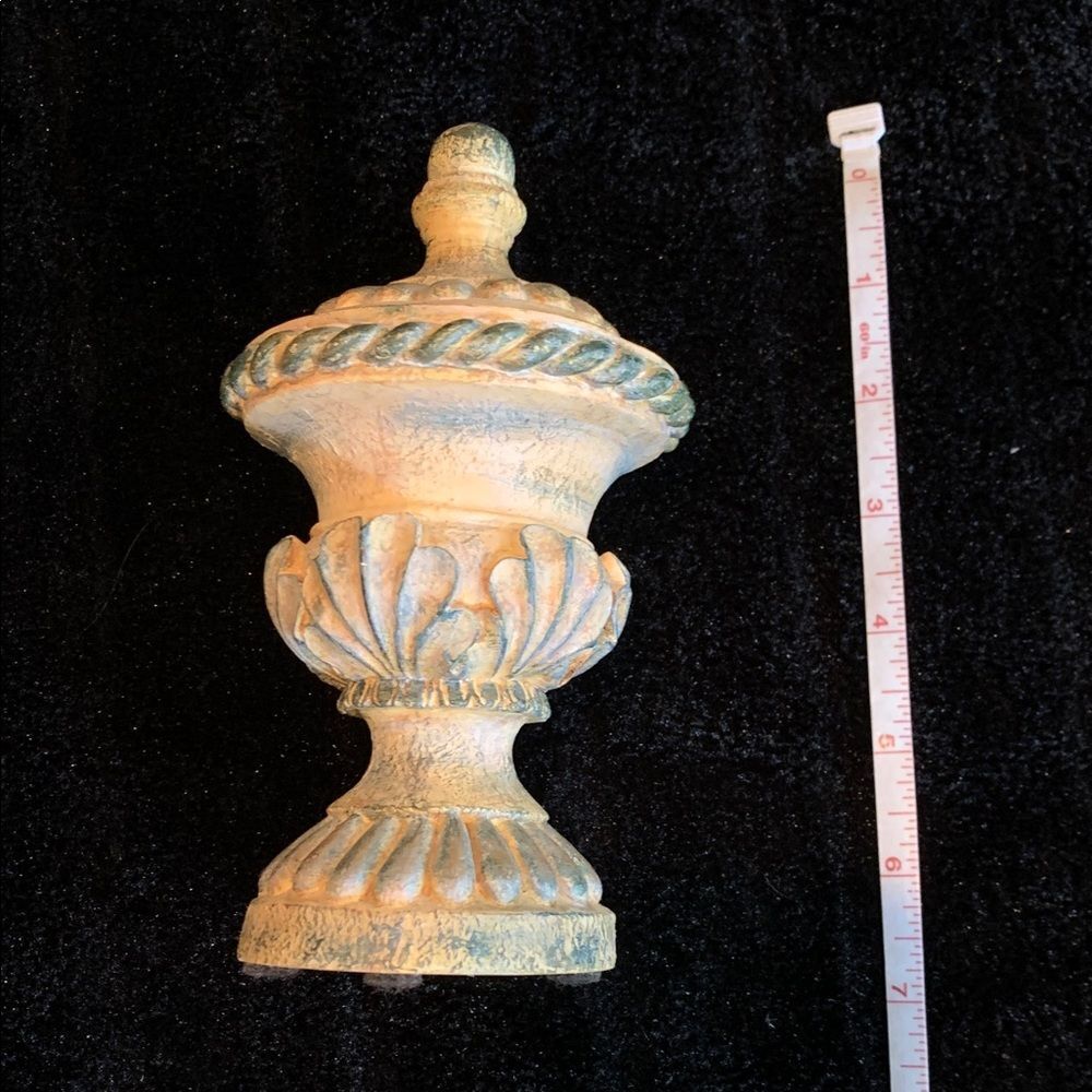 Neoclassical Fluted Finial with Rope Detail Architectural Accent - Picture 3 of 7